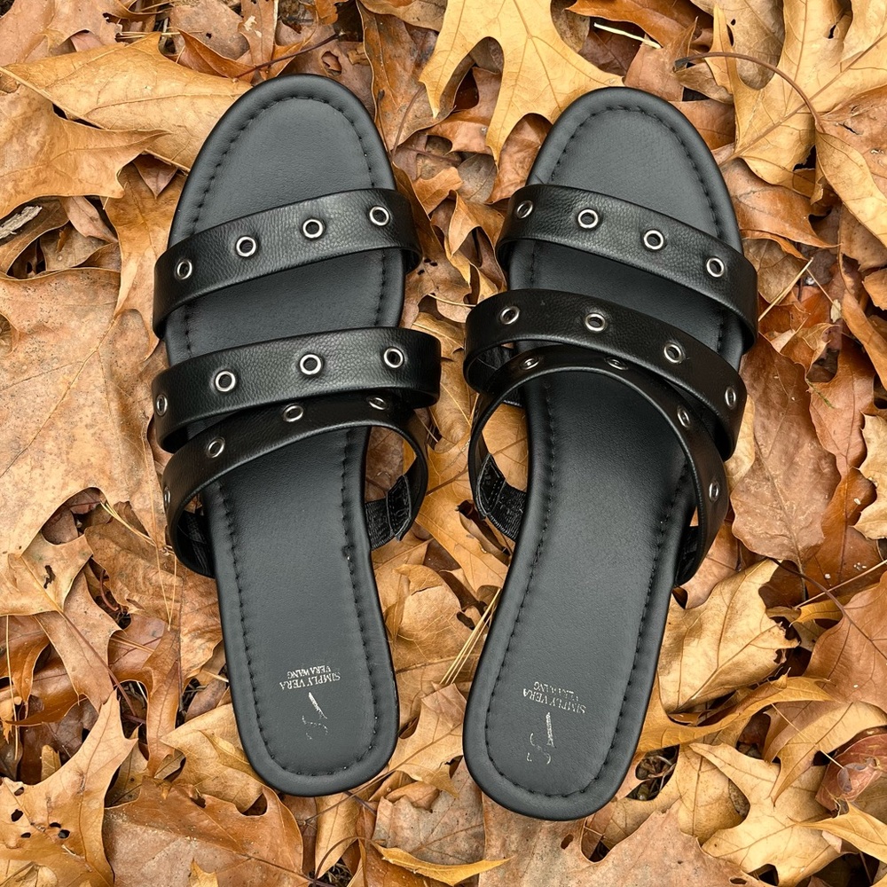 Simply Vera Wang Black Grommet Sandals Size 10 Faux Leather
